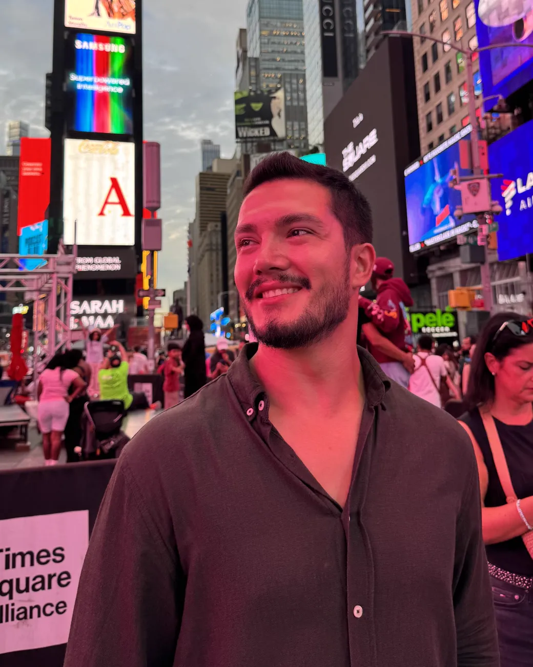New York'ta Times Square'de Ali Can